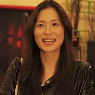 シノブ　＜平岩友美＞